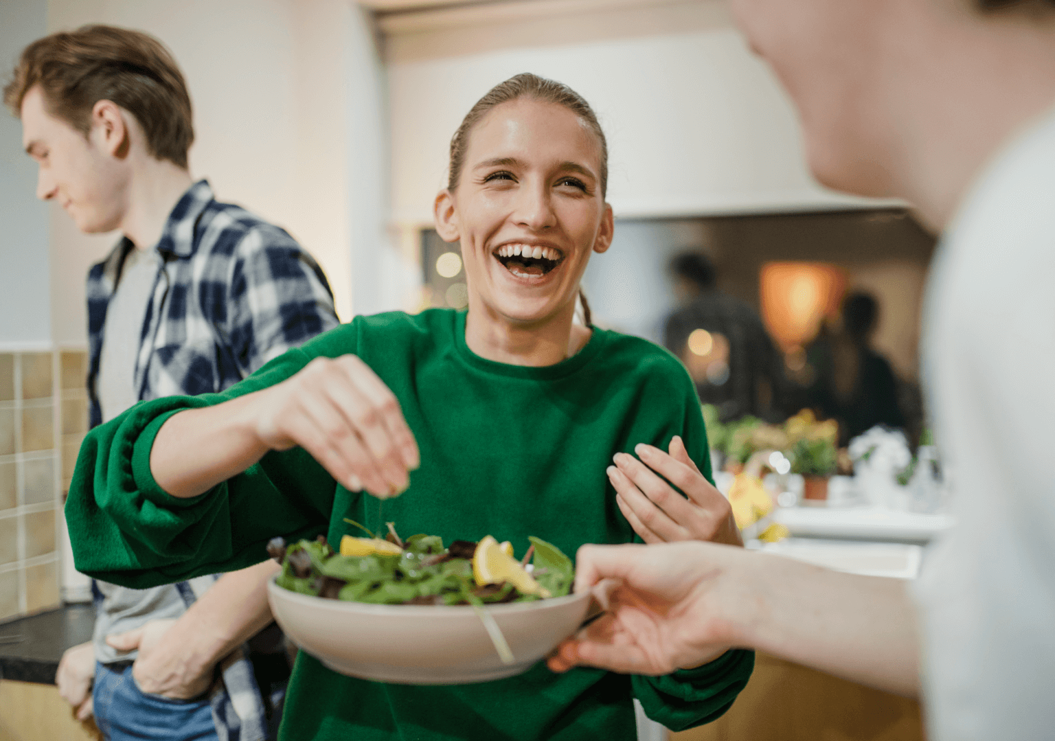 After dinner i the dishes. Cook dinner и prepare dinner разница. People sharing food.